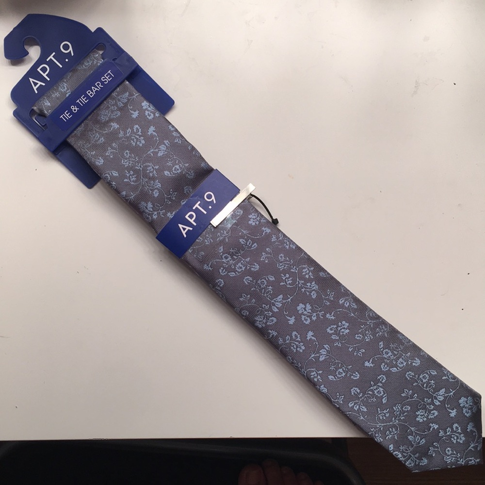 APT 9 Floral Tie